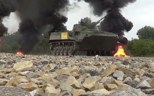 Quân dù Nga phát triển bất thường: Quả đấm được bọc thép - Chạm đất là "chiến"
