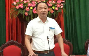 Phó Chủ tịch quận Tây Hồ giao công an kiểm tra việc bao cao su nổi trắng một góc Hồ Tây