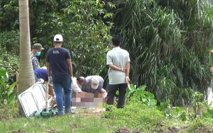 Người lái ghe vứt vội mái chèo khi phát hiện xác chết trên sông Sài Gòn