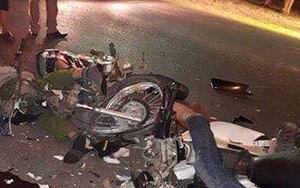 Hà Nội: Hai thanh niên tử vong bên cạnh hai chiếc xe máy nát vụn