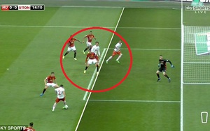 Graham Poll: Trọng tài đã sai lầm, làm lợi cho Man United