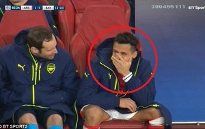 Sanchez hành động khó hiểu trong ngày Arsenal thảm bại