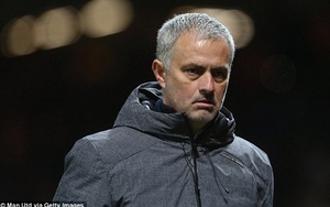 Mourinho ức chế, dùng lời mỉa mai khi chứng kiến bạn thân bị sa thải