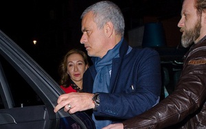Sau tin đồn qua lại với nữ cảnh sát, Mourinho cùng vợ đi "hâm nóng" tình cảm