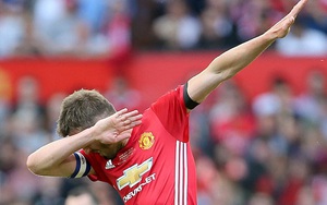 CLIP: Carrick lập siêu phẩm trong trận đấu tri ân tại Old Trafford