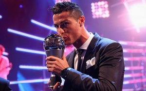 Ronaldo ngạo nghễ nhận ngôi số một, Real Madrid "càn quét" đêm trao giải FIFA
