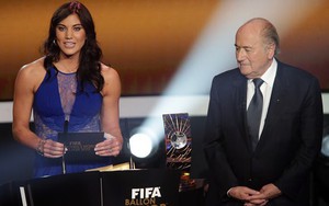 Nữ cầu thủ tố bị chủ tịch FIFA sàm sỡ ngay lúc trao Quả bóng vàng
