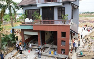 "Thần đèn" nâng tòa nhà 5 tầng lên 1,4m ở TP.HCM