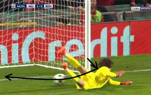 Thủ môn 18 tuổi được Mourinho khen ngợi lại "đen đủ đường" khi gặp Man United