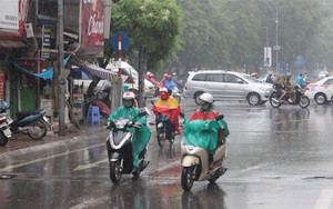 Chuyên gia thời tiết chỉ rõ thời điểm kết thúc đợt mưa rét gây nhớp nháp đường phố Hà Nội