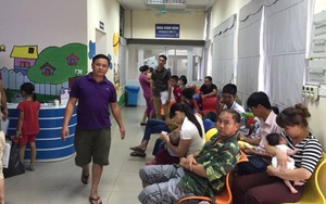 Bệnh viện đông đúc, ngột ngạt ngày nắng nóng kỷ lục trên 41 độ C ở Hà Nội