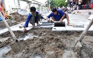 Chủ tịch Nguyễn Đức Chung yêu cầu kiểm tra, làm rõ việc lát đá vỉa hè