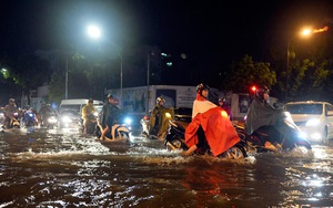 Lãnh đạo công ty thoát nước lý giải việc Hà Nội cứ mưa to là ngập sâu