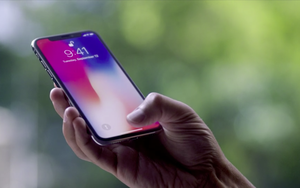 Tặng iPhoneX cho vợ, chồng "méo mặt" khi bồ nhí mò đến tận nhà