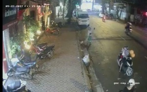 Đôi nam nữ đưa bé 5, 6 tuổi đi ăn trộm xe máy bị camera ghi lại