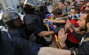 Vì sao các nước châu Âu "im lặng tập thể" khi bạo lực xảy ra ở Catalonia?