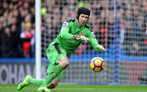 Hai tuần đen tối và cú đổ người nhanh như chớp của Petr Cech