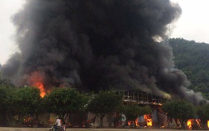 Cháy chợ ở cửa khẩu Tân Thanh, cột khói bốc cao hàng trăm mét