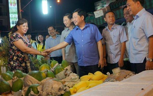 Bí thư Thăng gọi điện cho Chủ tịch Hà Giang hỏi... giá cam lúc nửa đêm