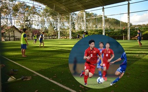 Mặt sân đặc biệt vô tình thành lợi thế cho Công Phượng và các cầu thủ HAGL