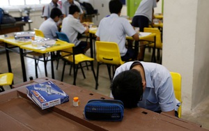 Mặt trái đằng sau thành công của nền giáo dục Singapore: Học sinh stress và tự tử