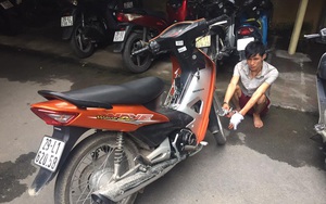 Hà Nội: Cướp xe máy rồi bất ngờ rút dao bấm dọa tấn công CSGT