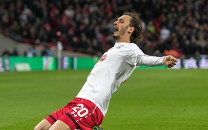 Thân thế hiếm gặp của chân sút suýt khiến Man United ôm hận