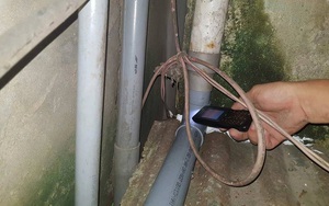 Phát hiện cháy dây điện, người phụ nữ tật nguyền nhảy lò cò khỏi nhà, bị điện giật tử vong