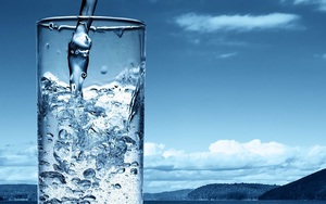 Uống nước ấm rất tốt cho sức khỏe nhưng có những bệnh sau thì nên uống nước lạnh