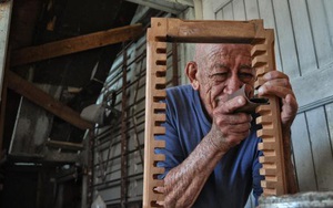 Người thợ mộc và cái cây rắc rối trước nhà: Câu chuyện về cách ứng xử với khó khăn ở đời