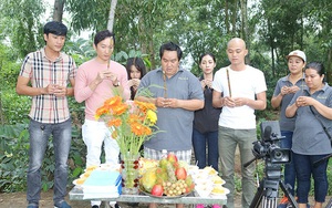 Cận cảnh lễ cúng khai máy đoàn phim "Nhà ông Hoàng có ma"