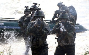 Quân đội Triều Tiên lột xác hay màn trình diễn thời trang thảm họa?