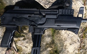 Khẩu AK nòng ngắn bắn đạn 9 mm này có gì đặc biệt?