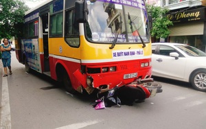 Nữ hộ sinh bị xe buýt vào cua lấn làn đâm tử vong