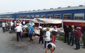 Xe ô tô khách bị tàu hỏa đâm trúng, nhiều người thương vong