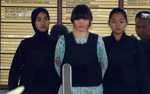 Xét xử Đoàn Thị Hương: Yêu cầu đeo khẩu trang để tránh phơi nhiễm VX