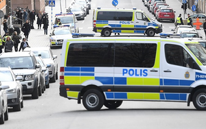 Xả súng xối xả giữa khu chợ ở Thụy Điển, người dân bỏ chạy tán loạn