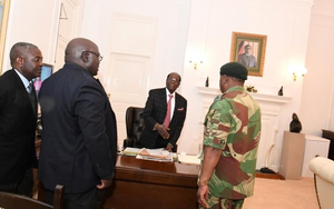 Linh mục tiết lộ chuyện thuyết phục cựu Tổng thống Zimbabwe Mugabe từ chức