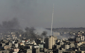 Quân đội Israel tung hỏa lực ở Dải Gaza