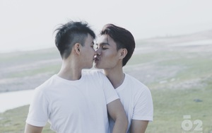 Sự thật sau những thước hình "thơ mộng" của hai chàng trai Việt