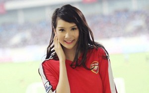 Ngắm hai hot-girl fan Arsenal từng gây "sốt" sân Mỹ Đình