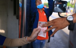 BOT Biên Hòa: Tài xế quyết không đi nếu nhân viên không thu tiền vé