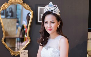 Hoa hậu Hoàn cầu Khánh Ngân rạng rỡ trên đài truyền hình quốc tế