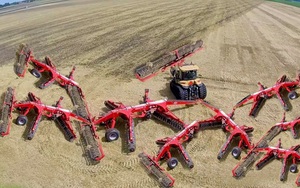 Những cỗ máy khổng lồ khiến nông nghiệp trở nên dễ dàng hơn bao giờ hết