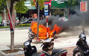 Kỹ năng thoát hiểm: Phải làm gì khi đang đi đột nhiên xe máy bốc cháy dữ dội?