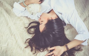 Hiểm họa khôn lường từ thói quen tắm khuya và để tóc ướt đi ngủ