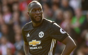 Sau khi ghi bàn quyết định, Lukaku bị Man United bỏ rơi cách nhà hàng trăm cây số