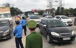 Hơn 30 ô tô lại lên cầu Bến Thuỷ phản đối thu phí, CSGT điều động xe cẩu cưỡng chế