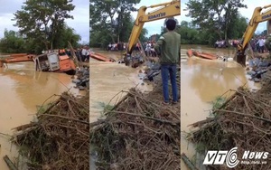 Đẩy máy xúc hàng trăm triệu xuống dòng lũ để vá đê: "Lúc đó tình thế rất nguy cấp"