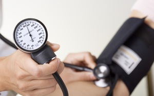 4 giải pháp có thể "cứu sống" người bị huyết áp cao trong mùa lạnh